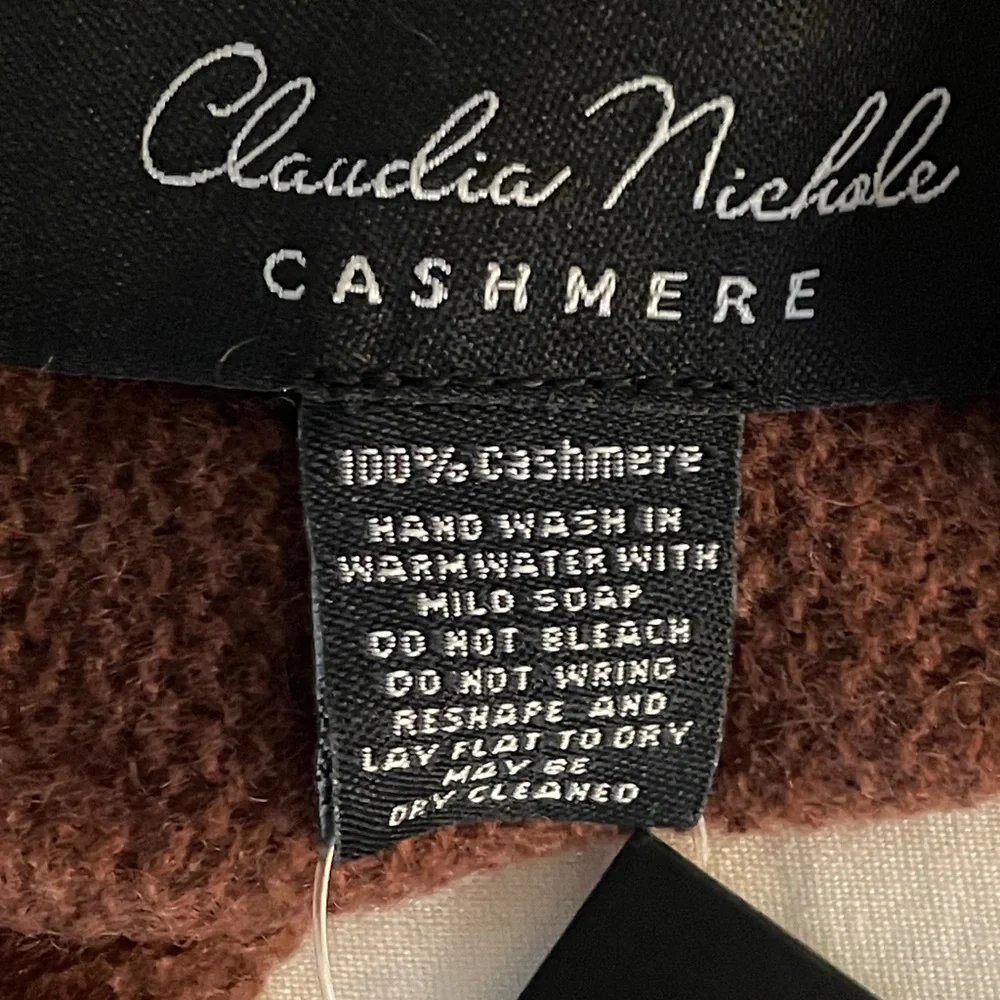 Pure Cashmere Wrap/Scarf Large Claudia Nichole Reds NWT new! (96” x 23”) Soft!